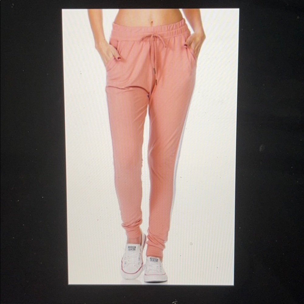 Relaxed Joggers in Peach